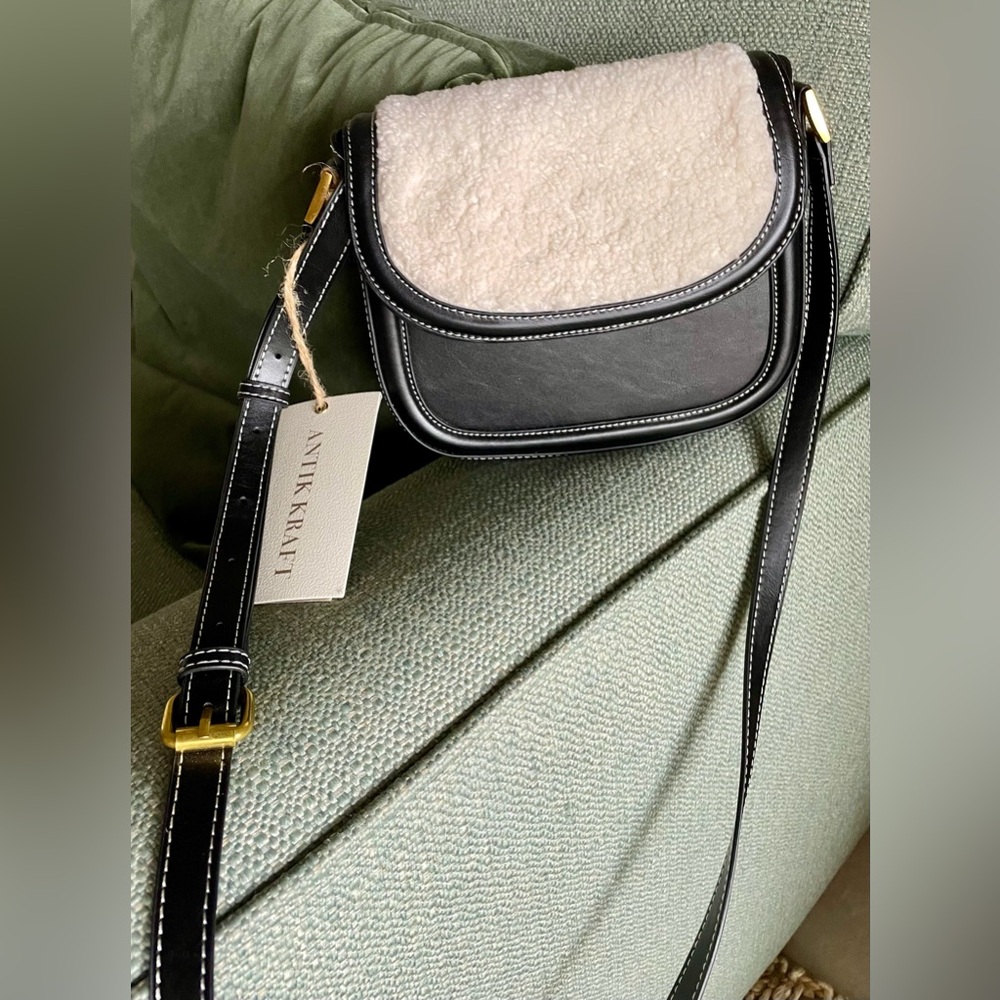 Antik Kraft Crossbody Bag - Picture 4 of 7